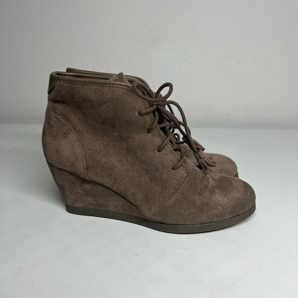 Madden Girl DALLYY Lace Up Taupe Faux Suede Wedge Med. Heel Ankle Boots Size 10M